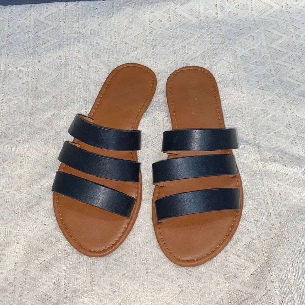 ANNA Three Strap Sandals In Black Size: 6 1/2